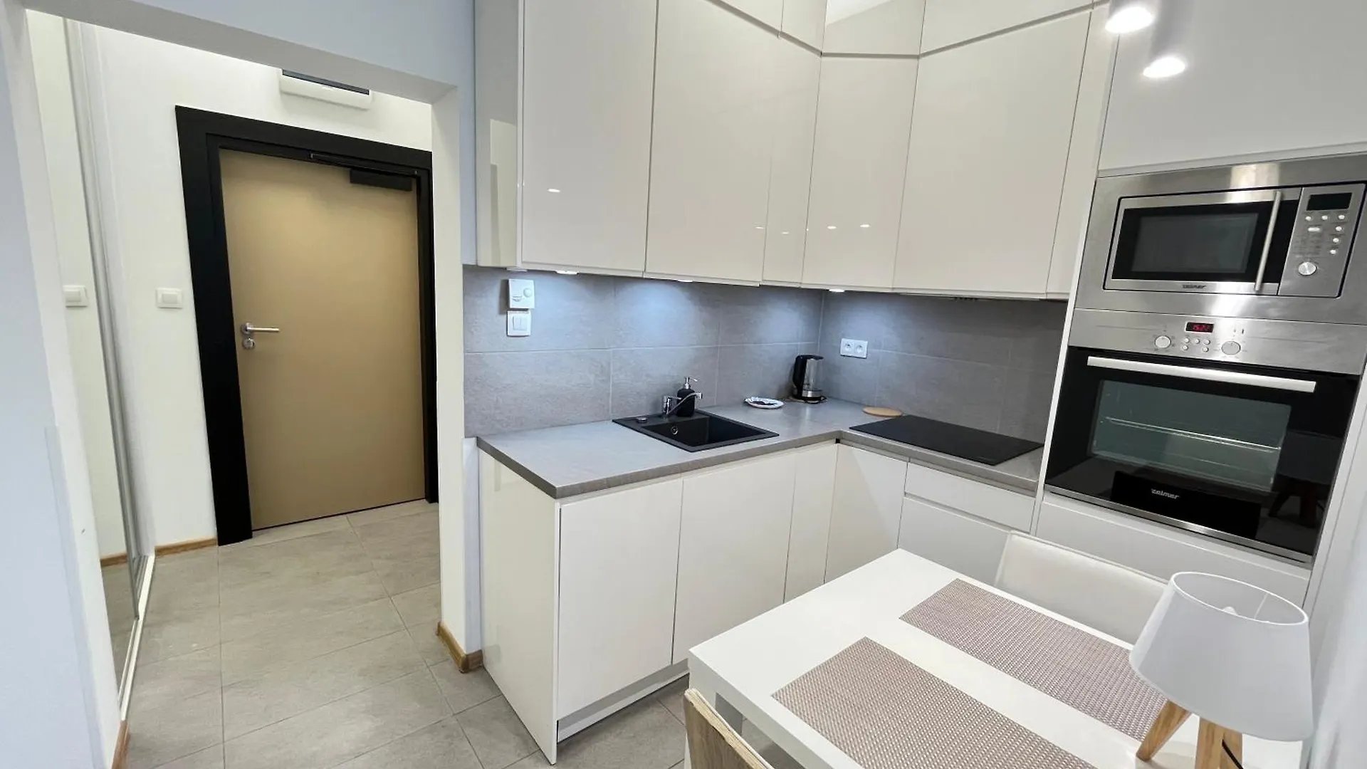 Aleje Jerozolimskie 216 By Perfect Apart Warsaw Poland